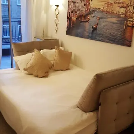 Апартаменты Jogailos Peaceful Old Town Luxury 3 Bdr, 2 Bthr, Free Garage, Top-speed Wifi *