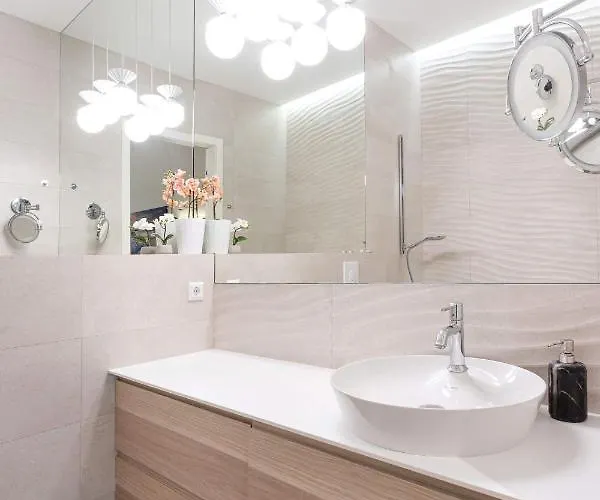 Jogailos Peaceful Old Town Luxury 3 Bdr, 2 Bthr, Free Garage, Top-speed Wifi Lägenhet