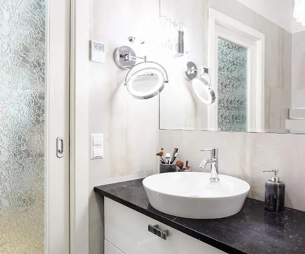 Jogailos Peaceful Old Town Luxury 3 Bdr, 2 Bthr, Free Garage, Top-speed Wifi Lägenhet *