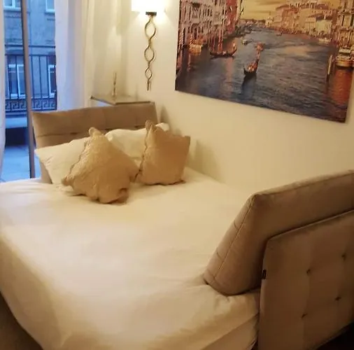 Lägenhet Jogailos Peaceful Old Town Luxury 3 Bdr, 2 Bthr, Free Garage, Top-speed Wifi *