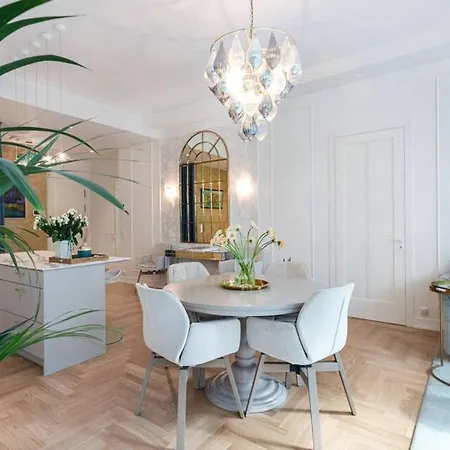 Jogailos Peaceful Old Town Luxury 3 Bdr, 2 Bthr, Free Garage, Top-speed Wifi Lägenhet