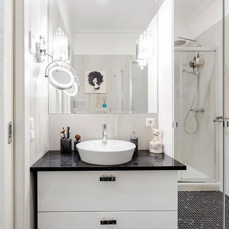 Jogailos Peaceful Old Town Luxury 3 Bdr, 2 Bthr, Free Garage, Top-speed Wifi Lägenhet