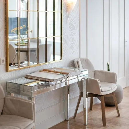 Apartment Jogailos Peaceful Old Town Luxury 3 Bdr, 2 Bthr, Free Garage, Top-speed Wifi
